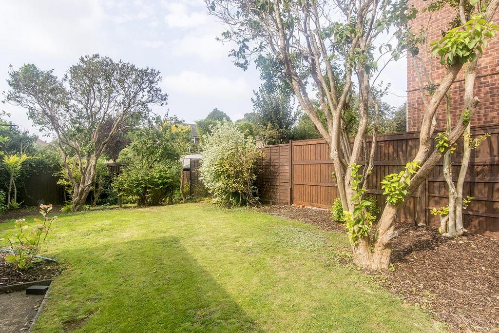 Marlborough Way, Market Harborough 2 bed detached bungalow for sale £