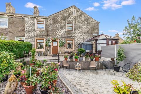 3 bedroom end of terrace house for sale, Wellhouse Square, Barnoldswick, Lancashire, BB18