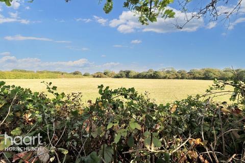 3 bedroom bungalow for sale, Thorndon Avenue, West Horndon