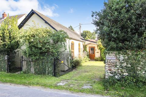 2 bedroom bungalow for sale, Pilley Street, Pilley, Lymington, Hampshire, SO41