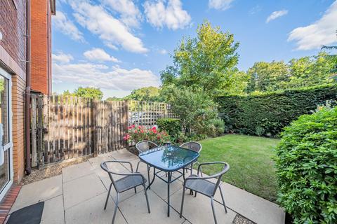 1 bedroom flat for sale, Parish Court, 12-14 St. Mark's Hill, Surbiton KT6