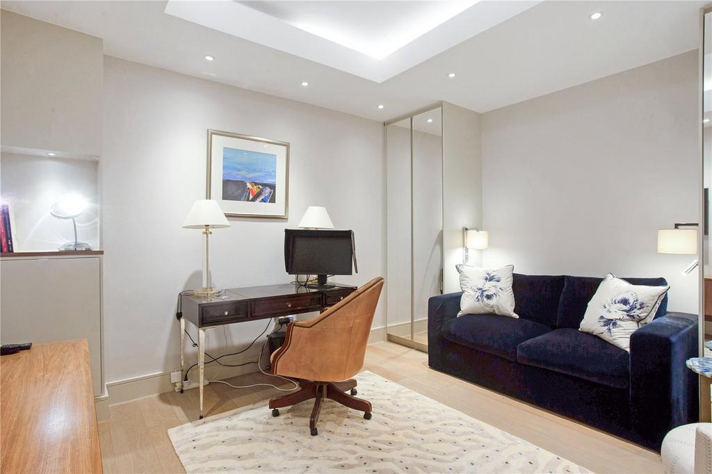 Bedroom 1 / Study