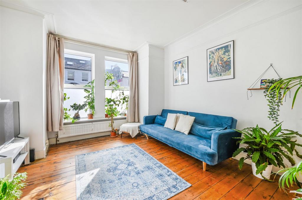 Russell Road, Wimbledon SW19 1 bed flat to rent £1,750 pcm (£404 pw)