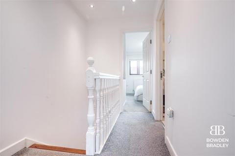 15 Alders Close, London, E11 3RZ