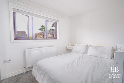 15 Alders Close, London, E11 3RZ