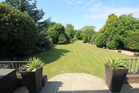 24 Compton Drive, Eastbourne, BN20 8BX