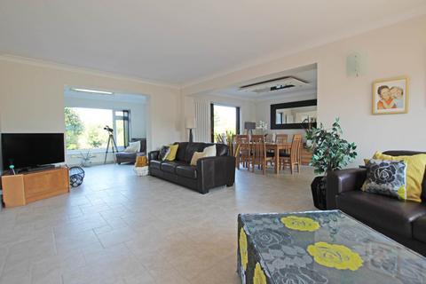 24 Compton Drive, Eastbourne, BN20 8BX