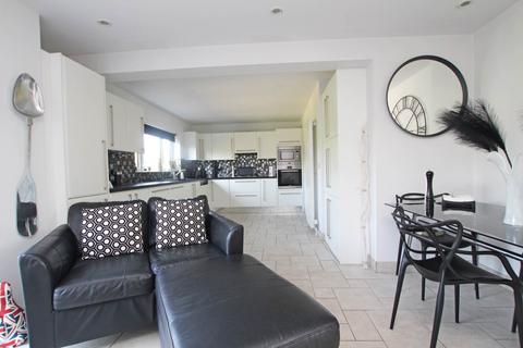24 Compton Drive, Eastbourne, BN20 8BX