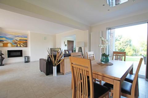 24 Compton Drive, Eastbourne, BN20 8BX