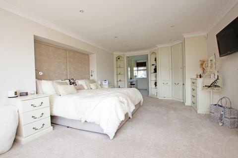 24 Compton Drive, Eastbourne, BN20 8BX