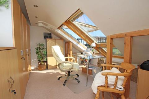 24 Compton Drive, Eastbourne, BN20 8BX