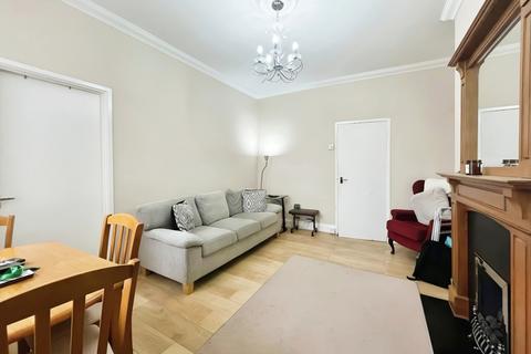 3 bedroom flat to rent, Wharton Street, South Shields