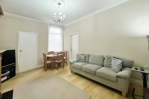 3 bedroom flat to rent, Wharton Street, South Shields