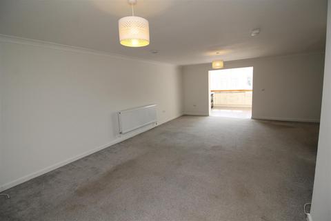 3 bedroom terraced house to rent, Heveningham