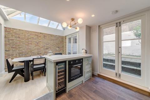 3 bedroom flat for sale, Chalcot Road, London, NW1