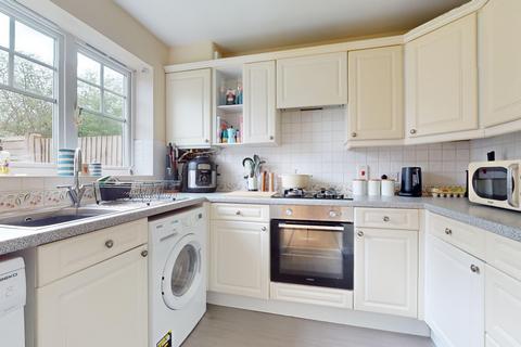96 Gordon Close, Ashford, TN24 8RQ