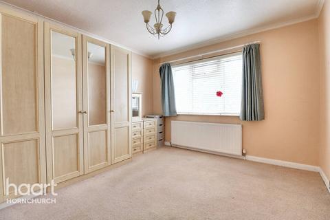 19 Hunter Drive, Hornchurch, RM12 5TP
