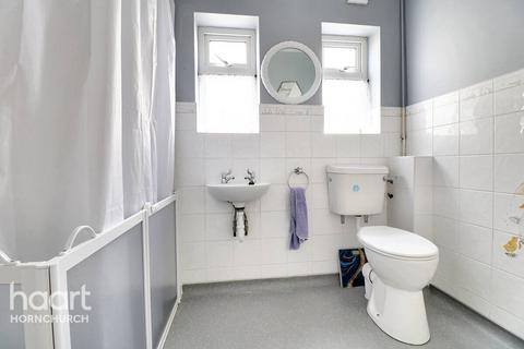 19 Hunter Drive, Hornchurch, RM12 5TP