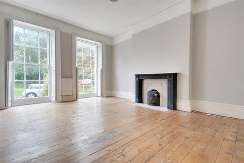 1 bedroom flat for sale, Park Crescent, Worthing