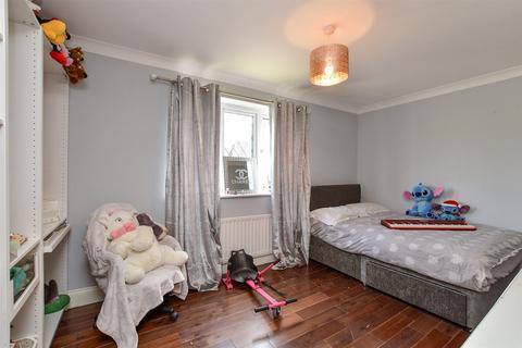 6 Fairacres, Tadworth, KT20 5QT