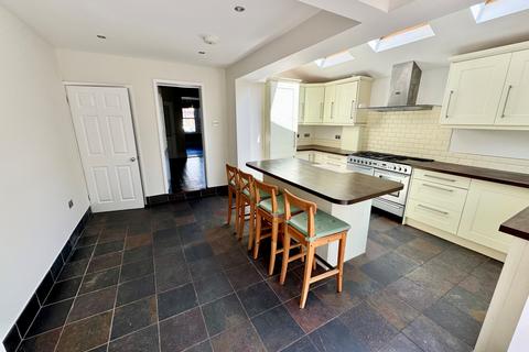 4 bedroom semi-detached house to rent, Chelmsford, CM2