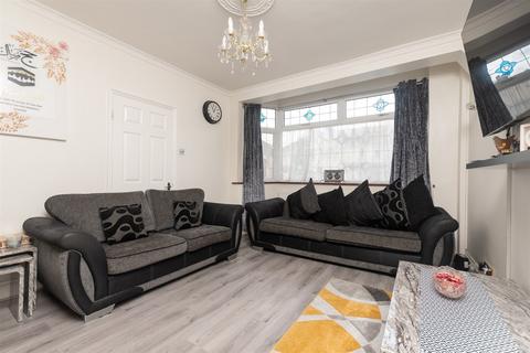 4 bedroom terraced house for sale, Geneva Gardens, Romford, Essex