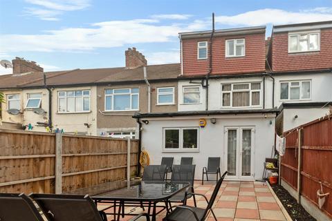 4 bedroom terraced house for sale, Geneva Gardens, Romford, Essex