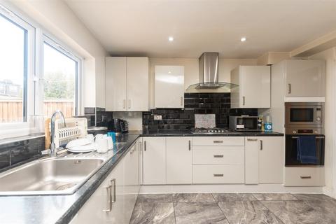 4 bedroom terraced house for sale, Geneva Gardens, Romford, Essex