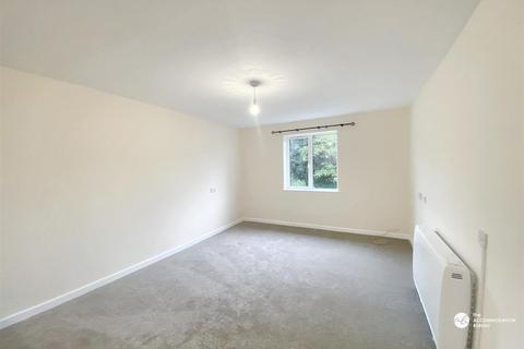 2 bedroom flat to rent, Trevarthian Road, St Austell, PL25