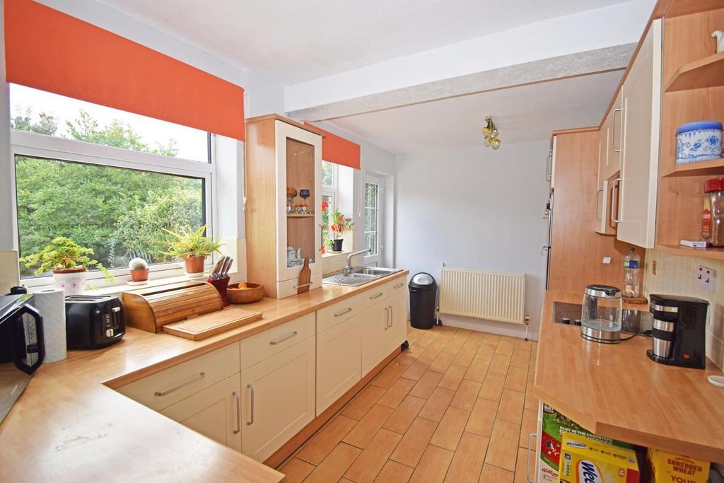 35 West Road, kitchen.jpg