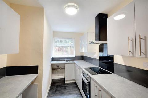 2 bedroom flat to rent, Roxby House, Derwent Crescent, Arnold, NG5 6TD