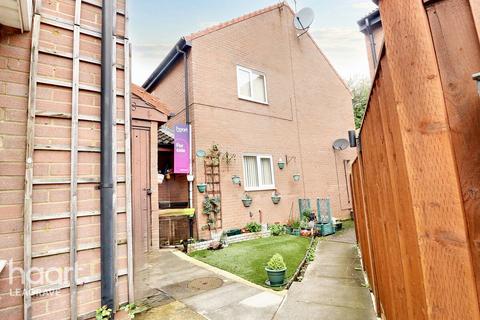 2 bedroom terraced house for sale, Copperfields, Luton