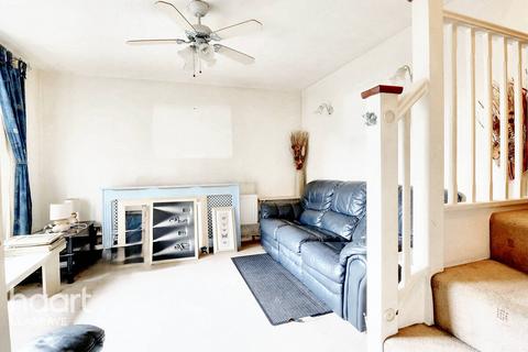 2 bedroom terraced house for sale, Copperfields, Luton