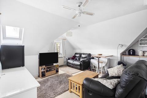 1 bedroom apartment for sale, Graham Avenue, Mitcham, CR4