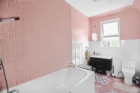 30a Throwley Way, Sutton, SM1 4AF