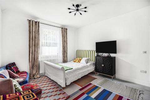 30a Throwley Way, Sutton, SM1 4AF