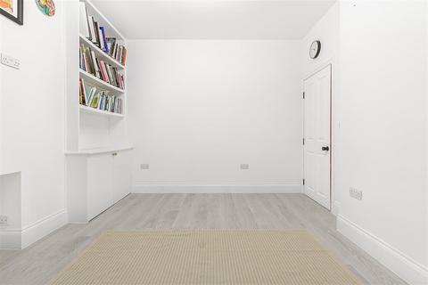 30a Throwley Way, Sutton, SM1 4AF