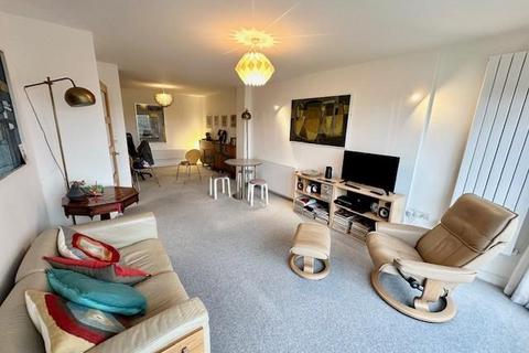 2 bedroom flat for sale, Eastwood Court, Albert Promenade, Halifax