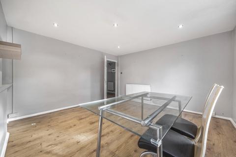 2 bedroom flat to rent, Corona Road London SE12