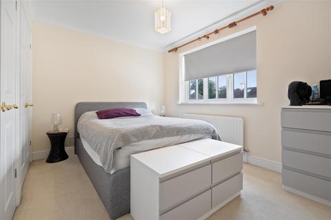 3 bedroom end of terrace house for sale, Chobham Road, Sunningdale