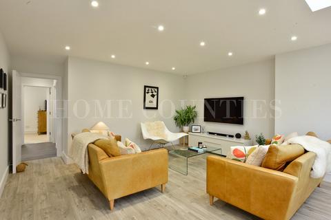 3 bedroom semi-detached house for sale, Field View Road, Potters Bar, EN6