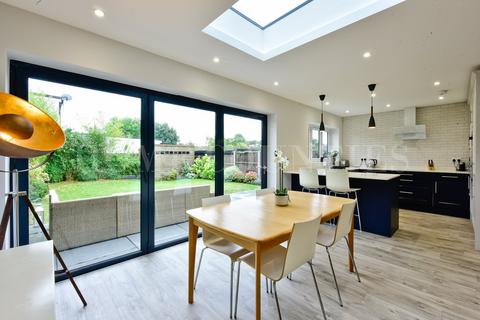 3 bedroom semi-detached house for sale, Field View Road, Potters Bar, EN6