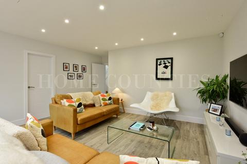 3 bedroom semi-detached house for sale, Field View Road, Potters Bar, EN6