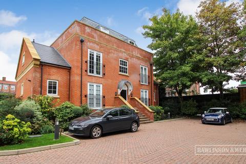 3 bedroom apartment for sale, Queens Reach, East Molesey KT8