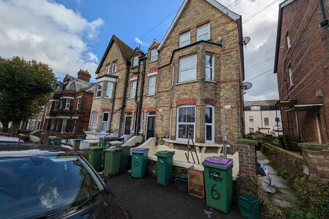 2 bedroom flat to rent, Connaught Road, Folkestone, CT20