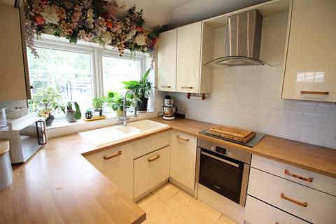 3 bedroom cottage for sale, East View, Leeds LS25