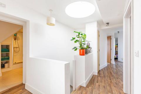 3 bedroom flat for sale, Lordship Lane N22,, Wood Green, London, N22