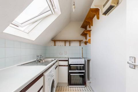 Studio for sale, Windsor Court, Tottenham, London, N15