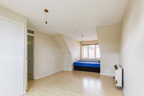 Studio for sale, Windsor Court, Tottenham, London, N15