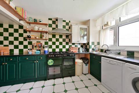 3 bedroom flat to rent, Woking Close, Putney, London, SW15